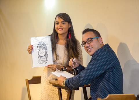 Caricatura feita em aniversário adulto em mansão da Taquara'