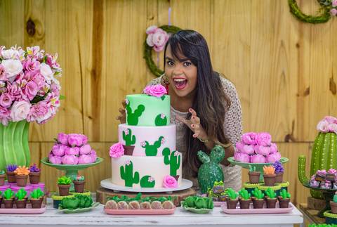 Bolo decorado de cactos com pasta americana em comemoração aniversário na Mansão Taquara-RJ'