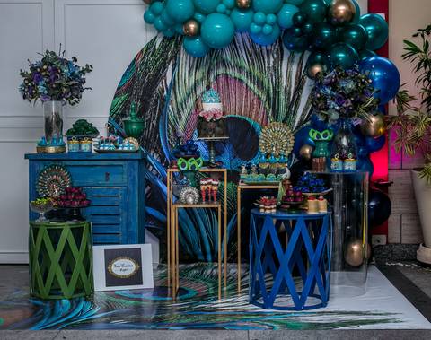 Mesa luxo tema pavão em mostra festiva realizada no Valquere  por empresa decoração da empresa @'