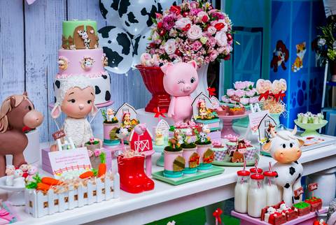 Decoração fazendinha rosa em amostra festiva no Valqueire'