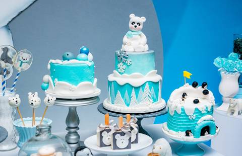 Bolos temáticos ursinho polar/por az;decoracões em mostra festiva no valqueire/RJ'