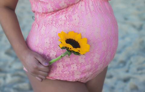 Ensaio de gestante com Girassol na Barriga em prainha/RJ'