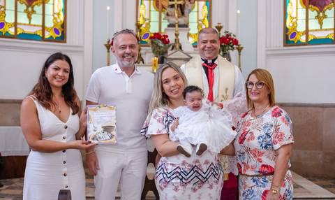 Padrinhos da Carol  e madrinha de consagração em Igreja de Santa Teresinha do Palácio Guanabara'