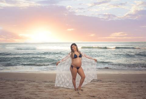 Ensaio de gestante na praia-grumari'