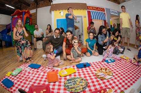 Hora do lanchinho em casa de festas espaço'