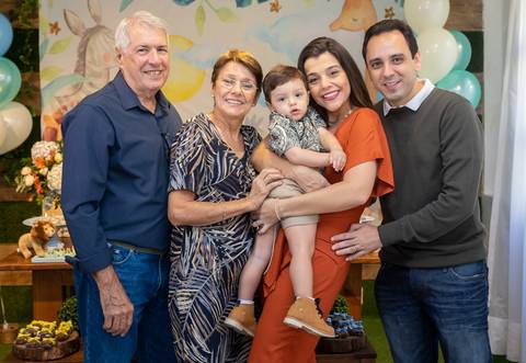 Retrato de família em festa de 2 aninhos do Enzo, em espaço quebra nozes casa de festa'