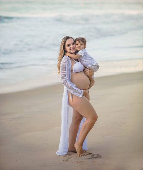 Ensaio fotográfico de gestante com seu primôgenito e esperando Davi em prainha/RJ'