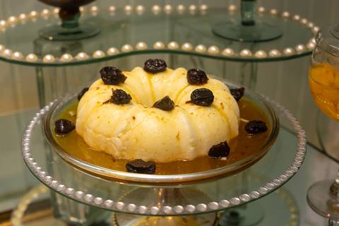 mesa de sobremesas em casa de festas-casa paris-rj'