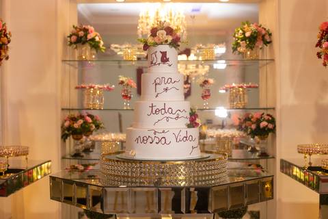 bolo tradicional 3 andares em casamento na casa paris-padre Miguel-rj'