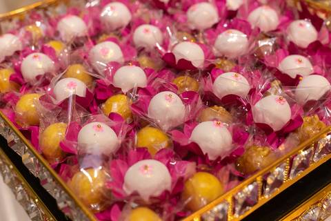 docinhos finos em mesa decoração casa paris-padre miguel'