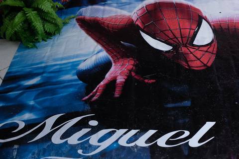 Tapete tema homem aranha em casa de festas kids club-bangu'