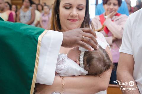 Thaís camara fotografia, cobertura de batismo infantil, cerimônia religiosa, rio de janeiro, rj. Paróquia Santa Teresinha, Urucânia.
Batizado de menina.'