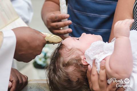 Thaís camara fotografia, cobertura de batismo infantil, cerimônia religiosa, rio de janeiro, rj. Paróquia Santa Teresinha, Urucânia.
Batizado de menina.'