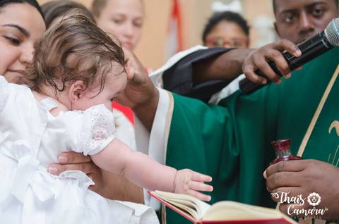 Thaís camara fotografia, cobertura de batismo infantil, cerimônia religiosa, rio de janeiro, rj. Paróquia Santa Teresinha, Urucânia.
Batizado de menina.'