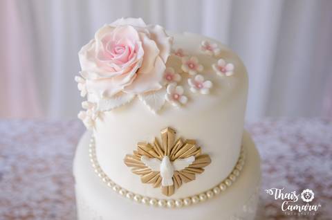 Thaís camara fotografia, cobertura de batismo infantil, cerimônia religiosa, rio de janeiro, rj. Paróquia Santa Teresinha, Urucânia.
Batizado de menina.
Bolo de batizado, bolo de batismo, bolo decorado rj, Ateliê Thati Ribeiro, cake designer RJ'