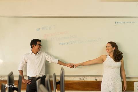 ensaio casal pos casamento unir campus pvh universidade federal de rondonia gl fotografia 2020 book pos cartorio 2020 casal em sala de aula'