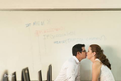 ensaio casal pos casamento unir campus pvh universidade federal de rondonia gl fotografia 2020 book pos cartorio 2020 casal em sala de aula'