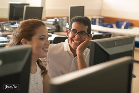 ensaio casal pos casamento unir campus pvh universidade federal de rondonia gl fotografia 2020 book pos cartorio 2020 laboratorio de informatica olhando para noiva'