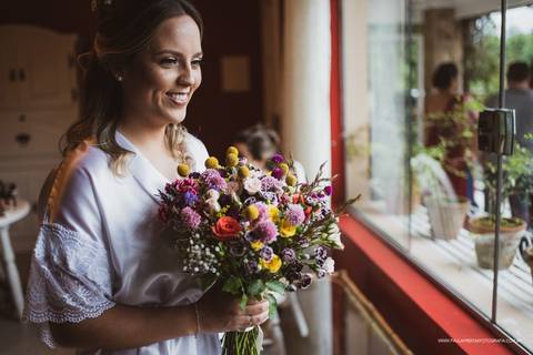 Buquê colorido da noiva'