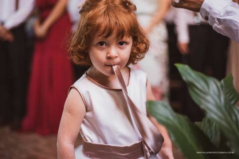 Dama de honra com vestido rosê'