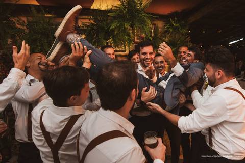 Padrinhos com o noivo '