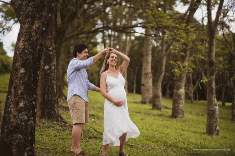 Gestante ao ar livre '