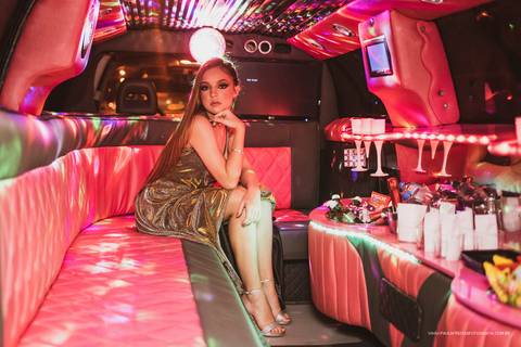 Limousine rosa para aniversário de 15 anos '