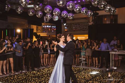 Debutante dançando com pai '