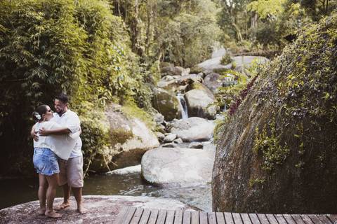 Fotos pré-wedding na cachoeira '