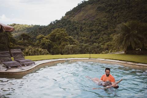 Fotos de pré-casamento na piscina em Paraty-RJ '