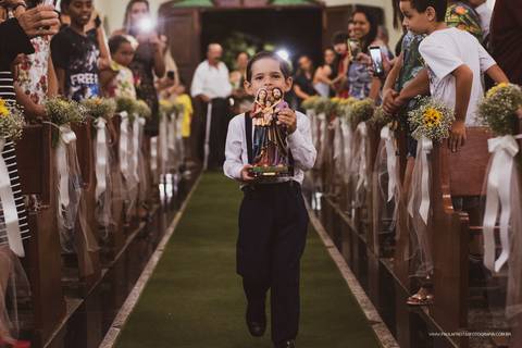 Pajem entrando na igreja '