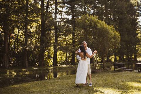 noivos dançando em ensaio pré-wedding '