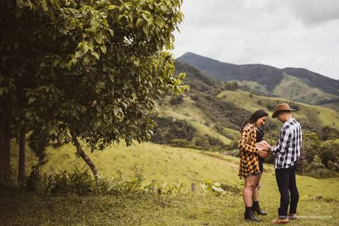 Ensaio de gestante no Gomeral em Guaratinguetá-SP. '