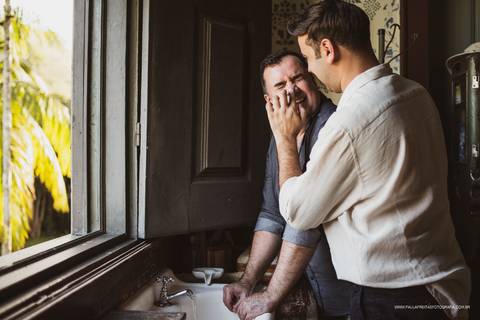 ensaio pre casamento de casal de homens'