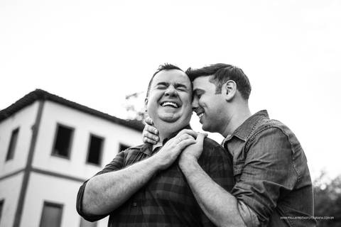 casal de meninos em ensaio pre casamento'