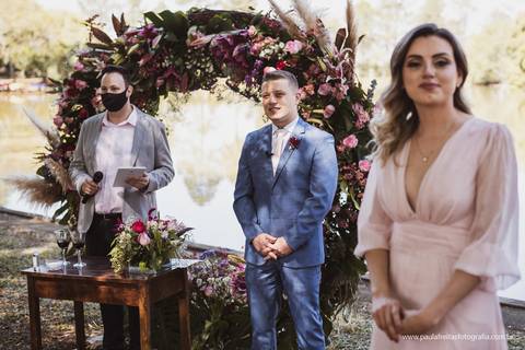 noivo esperando pela noiva'