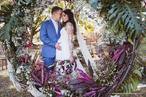 arco de flores para casamento  ao ar livre de dia no vale do paraiba'