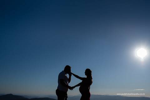 silhueta de casal gravidos no vale do paraiba'