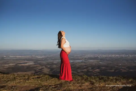 roupa de gravida para foto de gestante ao ar livre'