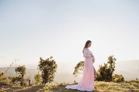 ensaio de gravida no por do sol no vale do paraiba'