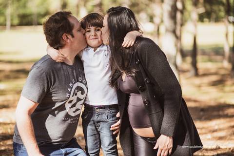 pai e mae gravidos com filho'