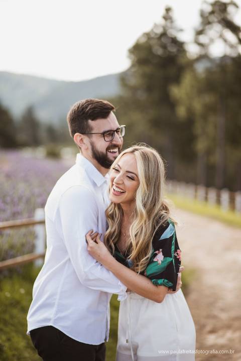 noivo e noiva em ensaio pre casamento'