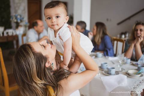 mae e filho em ensaio fotografico  batizado'