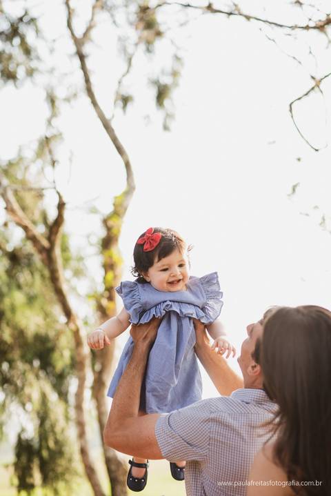 foto de criança em ensaio fotografico em sitio'