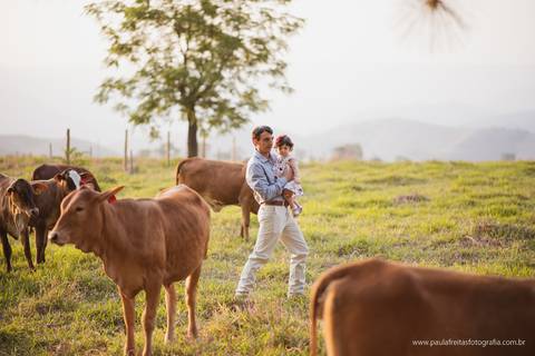 foto pai e filha no sitio em ensaio fotografico'