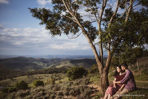 ensaio de casal no lavandario em cunha sp fotografado por paula freitas fotografia com pedido de casamento'