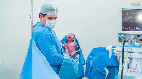 O tio Marcelo me cobra vai por favor.'