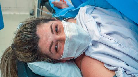 O mamãe feliz pode chorar.'