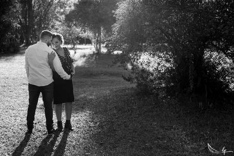 Ensaio Gestante; Mãe de Menina; Fotografia gestante; Fotografia gestante São Leopoldo; Fotografia gestante; Fotografia de família; São Leopoldo; Fotografia com animais; Ensaio de família; Gravidez;'