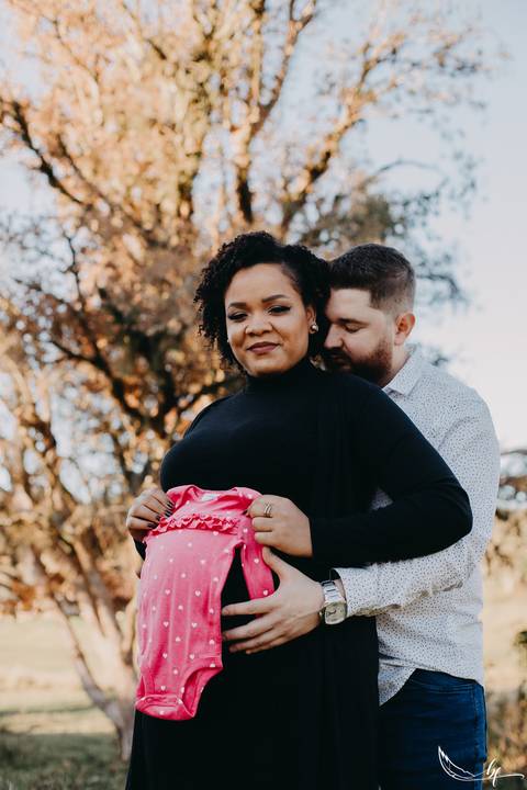 Ensaio Gestante; Mãe de Menina; Fotografia gestante; Fotografia gestante São Leopoldo; Fotografia gestante; Fotografia de família; São Leopoldo; Fotografia com animais; Ensaio de família; Gravidez;'
